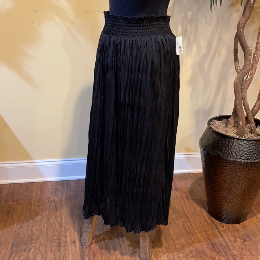 New Directions Black Crinkle Skirt sz Med